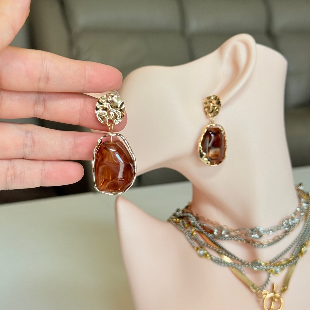 Gold-Tone Earrings with Brown Marbled Resin Drops - Picture 11 of 11